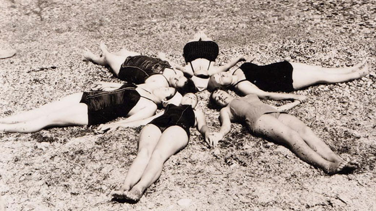 Όπως ήμασταν τότε: Ένα φωτογραφικό λεύκωμα από το Καρλόβασι και πέρα