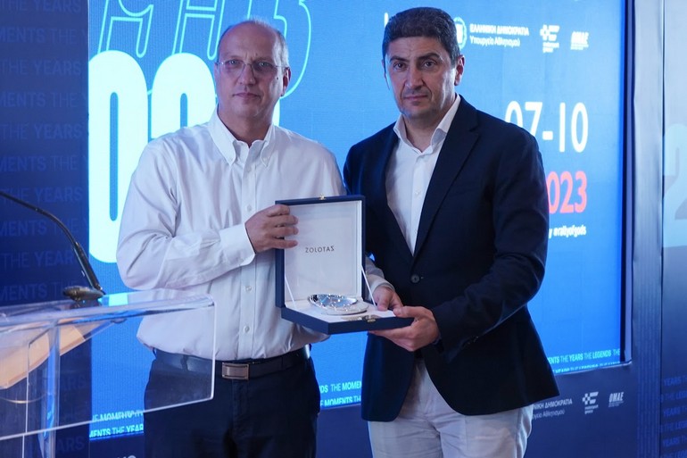 Ο Γιάννης Οικονόμου απένειμε τιμητική πλακέτα στον Λευτέρη Αυγενάκη