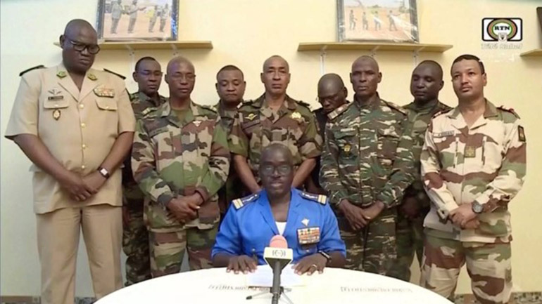 Στρατιωτικό πραξικόπημα στον Νίγηρα – Αντιδράσεις από τη Δύση