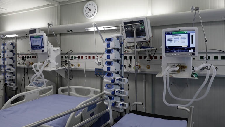 ΕΟΔΥ: 15 θάνατοι και 17 διασωληνωμένοι από κορωνοϊό