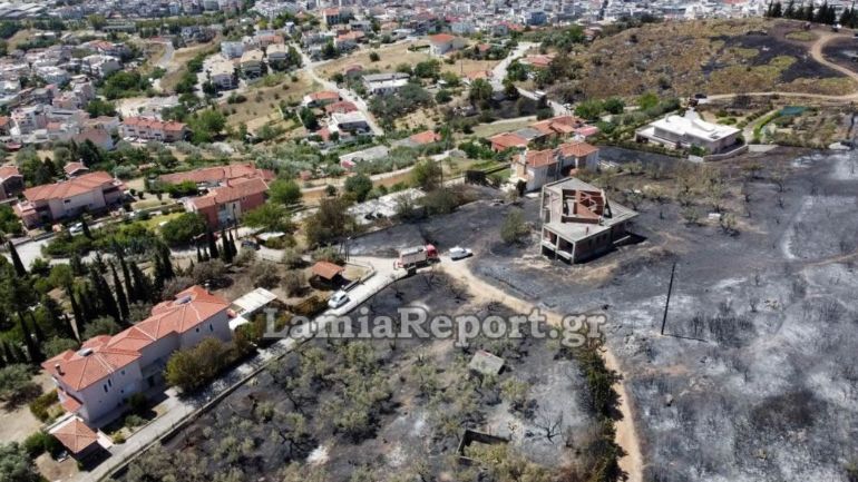 Εικόνες καταστροφής στη Λαμία την επόμενη ημέρα της πυρκαγιάς – Χιλιάδες στρέμματα καμένης γης