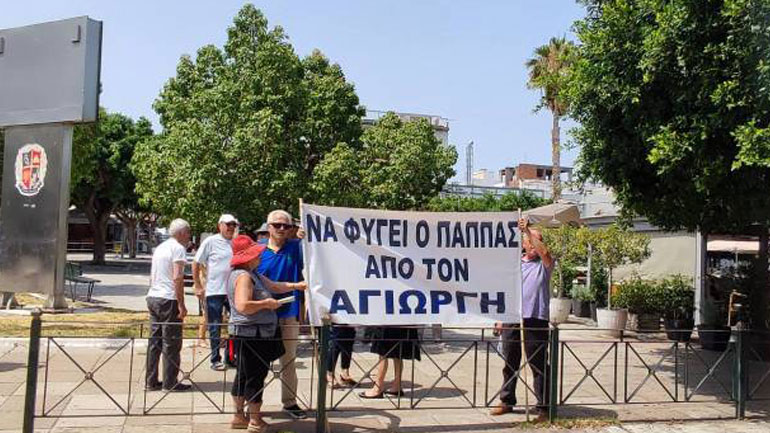 Ξεσηκώθηκαν ενορίτες του Αγίου Γεωργίου Τριφυλίας – Ζητούν με διαμαρτυρία να απομακρυνθεί ο ιερέας του χωριού