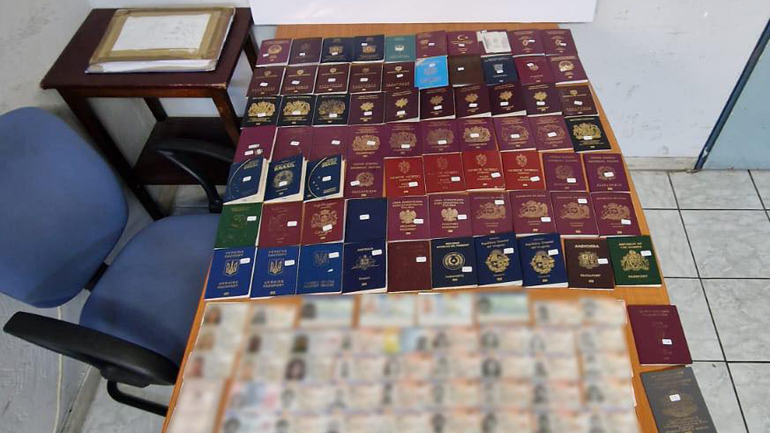 Σύλληψη δύο ανδρών που διακινούσαν πλαστά και κλεμμένα ταξιδιωτικά έγγραφα