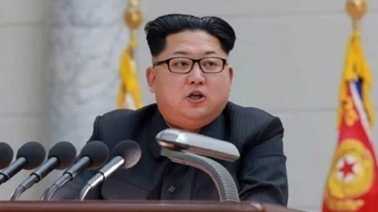 Ο Κιμ Γιονγκ Ουν παρακολούθησε παρέλαση με νέους διηπειρωτικούς βαλλιστικούς πυραύλους