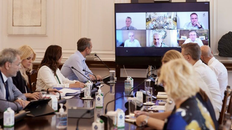 Φωτιά στη Ρόδο: Πλέγμα δράσεων για την επόμενη μέρα αποφασίστηκε σε σύσκεψη υπό τον πρωθυπουργό