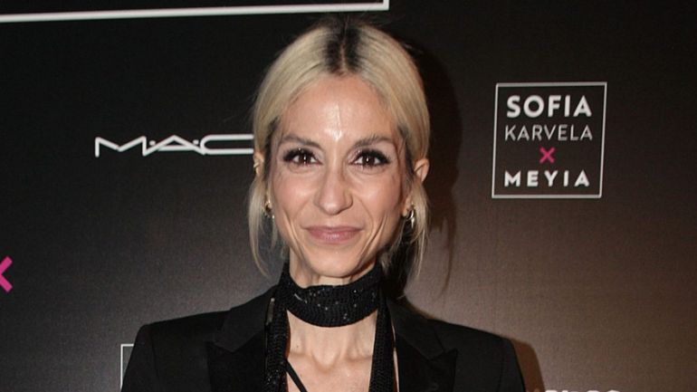 Σοφία Καρβέλα: Διακοπές στην Αντίπαρο με τα παιδιά της και τη μητέρα της, Άννα Βίσση