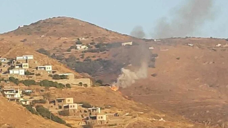 Φωτιά στην Τζια – Καίει βλάστηση δίπλα σε σπίτια Φωτιά στην Τζια – Καίει βλάστηση δίπλα σε σπίτια