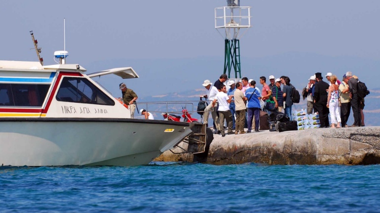 Μηχανική βλάβη στο πλοίο «Μικρά Αγία Άννα» στην Ουρανούπολη