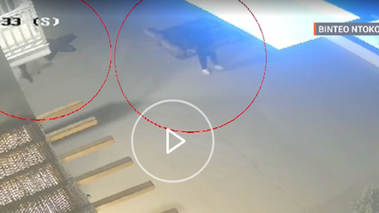 Βίντεο ντοκουμέντο από τη δράση διαρρηκτών στη Μύκονο – Τους πρόδωσαν τα… ασύρματα ακουστικά Βίντεο ντοκουμέντο από τη δράση διαρρηκτών στη Μύκονο – Τους πρόδωσαν τα… ασύρματα ακουστικά