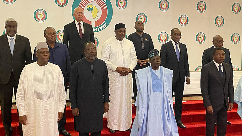 Νίγηρας: Ο μεταβατικός πρόεδρος του Τσαντ μεσολαβεί για να τερματιστεί η κρίση