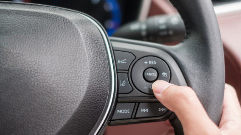 Cruise control: Πότε καίω λιγότερη βενζίνη και πότε περισσότερη;