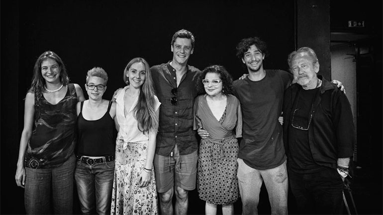 «Η λέξη πρόοδος στο στόμα της μητέρας μου ηχούσε πολύ φάλτσα» στο Θέατρο Μπέλλος