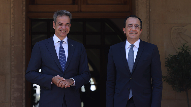Συνάντηση Μητσοτάκη – Χριστοδουλίδη: «Η Κύπρος αναλαμβάνει το κόστος αναδάσωσης της Ρόδου»