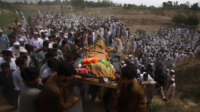 Το Ισλαμικό Κράτος ανέλαβε την ευθύνη για τη βομβιστική επίθεση αυτοκτονίας στο Πακιστάν – Στους 54 οι νεκροί