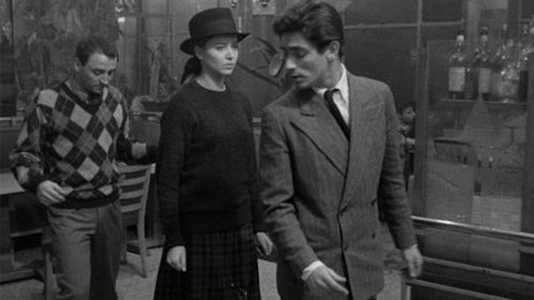 «Μια Ξεχωριστή Συμμορία» του Ζαν-Λικ Γκοντάρ: Η ταινία-σταθμός στην ιστορία του γαλλικού κινηματογράφου σε επανέκδοση