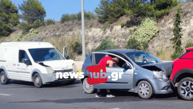 Ηράκλειο: Διπλή καραμπόλα έξι αυτοκινήτων στο ΒΟΑΚ Ηράκλειο: Διπλή καραμπόλα έξι αυτοκινήτων στο ΒΟΑΚ