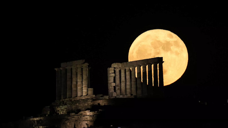 Μαγική η πρώτη υπερπανσέληνος του Αυγούστου