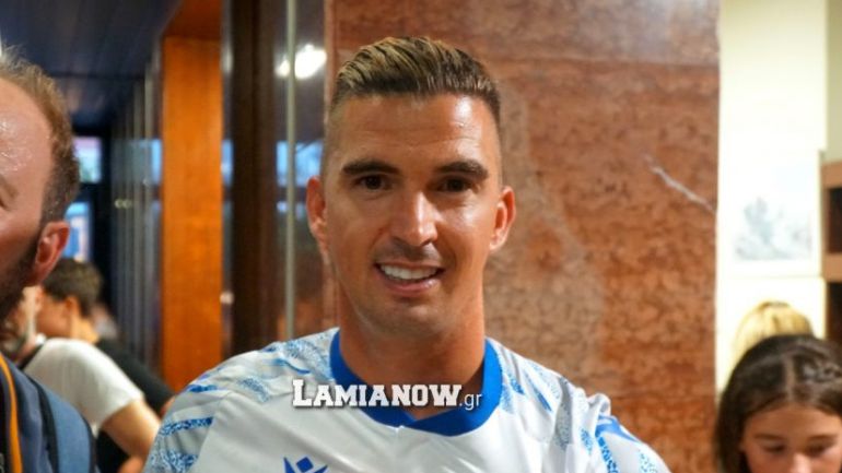 Υπέγραψε στη Λαμία και αποθεώθηκε ο Καρλίτος – «Ανυπομονώ να ξεκινήσω…»
