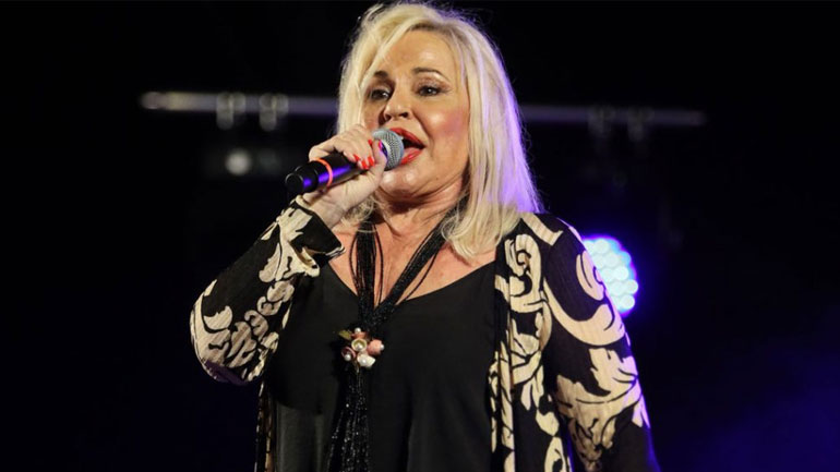 Μπέσσυ Αργυράκη: Οι πρώτες δηλώσεις μετά την πτώση της από τη σκηνή σε συναυλία της