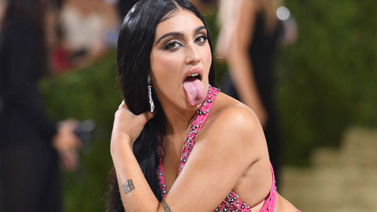 Lourdes Leon: H κόρη της Madonna ποζάρει γυμνή στη νέα της φωτογράφιση Lourdes Leon: H κόρη της Madonna ποζάρει γυμνή στη νέα της φωτογράφιση
