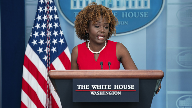 Ο Λευκός Οίκος αποδοκιμάζει την υποβάθμιση του μακροπρόθεσμου αξιόχρεου των ΗΠΑ από τον οίκο Fitch