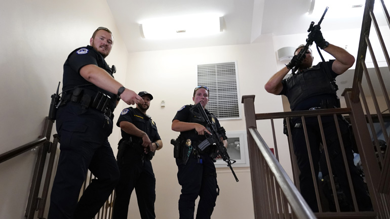 Λήξη συναγερμού στο Καπιτώλιο – «Δεν εντοπίστηκε ένοπλος»