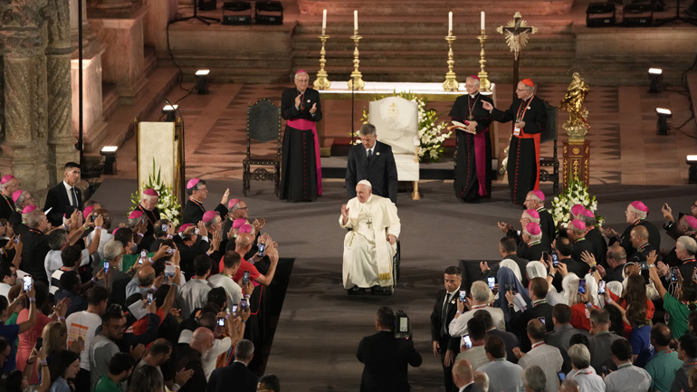 Πορτογαλία: Ο πάπας Φραγκίσκος συνάντησε 13 θύματα σεξουαλικής κακοποίησης από ιερείς