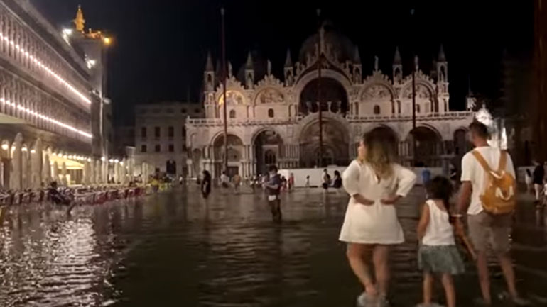 Ιταλία: Φαινόμενο παλίρροιας στην Βενετία – Σπάνιο τους καλοκαιρινούς μήνες