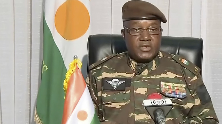 Νίγηρας: Ο επικεφαλής της στρατιωτικής χούντας διαμηνύει πως δεν θα υποκύψει σε απειλές