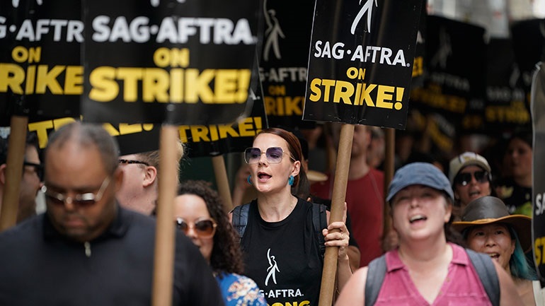 Απεργία στο Χόλιγουντ: Κινηματογραφικοί αστέρες προσφέρουν τουλάχιστον ένα εκατομμύριο δολάρια έκαστος σε υποστήριξη των ηθοποιών