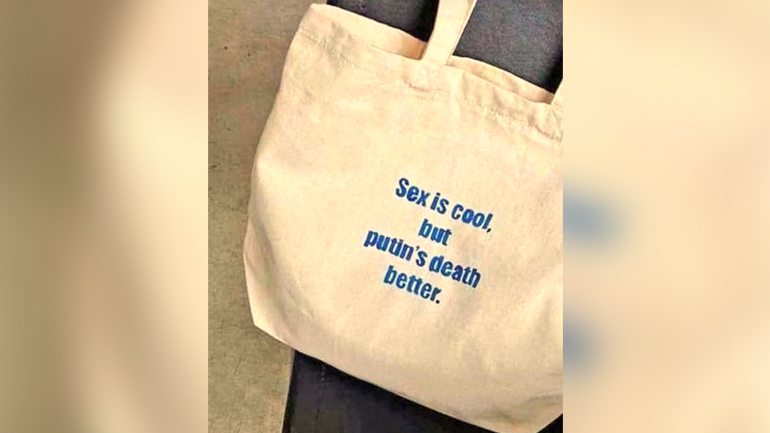 Ρωσίδα τιμωρήθηκε με πρόστιμο για την φράση σε τσάντα «Το σεξ είναι ωραίο, αλλά ο θάνατος του Πούτιν είναι καλύτερος»