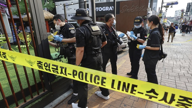 Ν. Κορέα: Δεκατρείς άνθρωποι τραυματίστηκαν σε επίθεση με μαχαίρι κοντά στη Σεούλ Ν. Κορέα: Δεκατρείς άνθρωποι τραυματίστηκαν σε επίθεση με μαχαίρι κοντά στη Σεούλ