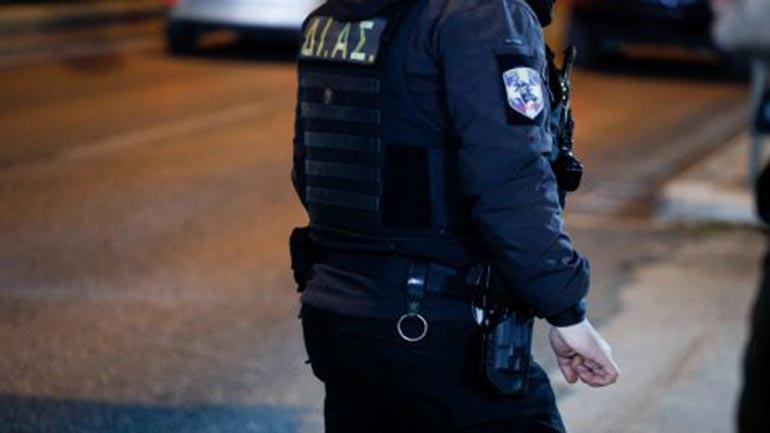 Ηλιούπολη: Προσπάθησε να σκοτώσει την αδελφή του με αλυσοπρίονο