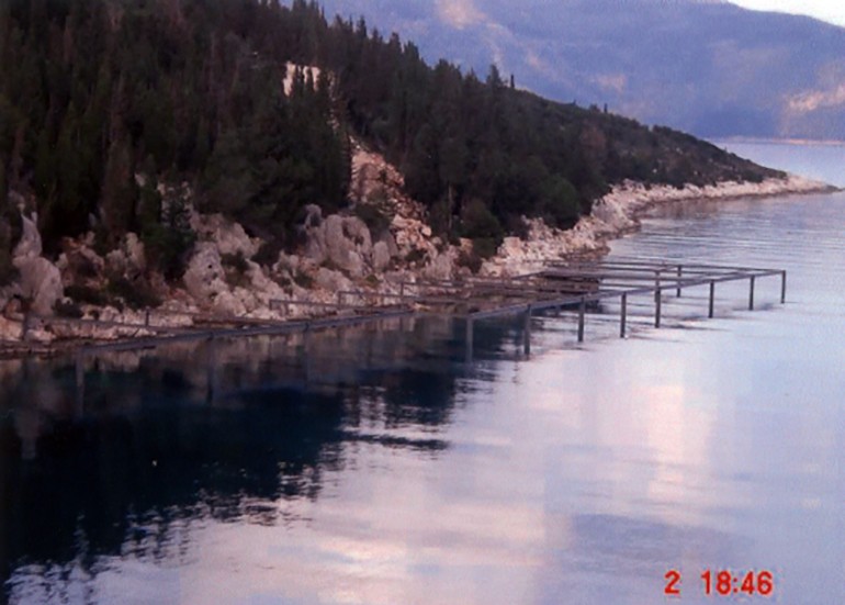 Η προβλήτα το 2003, όταν άρχισε να κατασκευάζεται. 