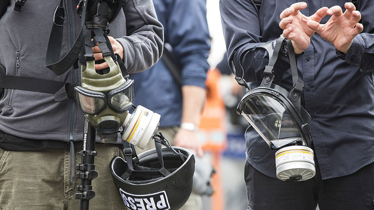 Reuters: Δύο Δανοί δημοσιογράφοι τραυματίστηκαν από πυρά στην ανατολική Ουκρανία