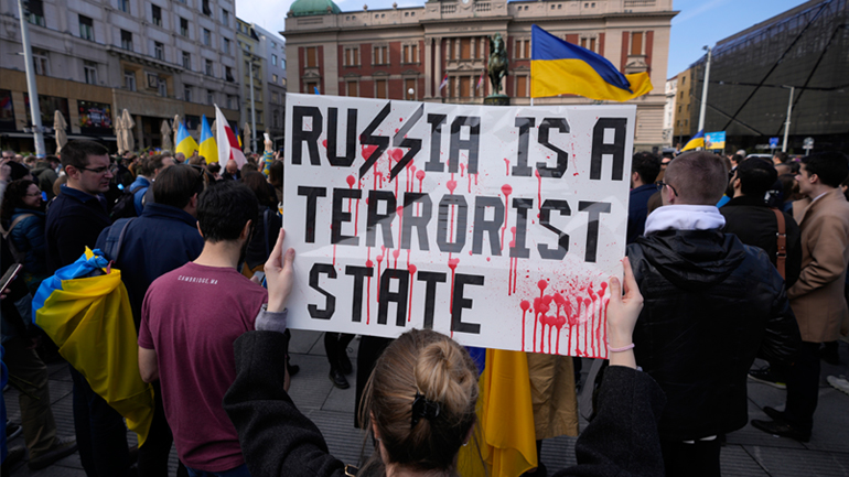 Πορεία υπέρ της Ουκρανίας και κατά του πολέμου πραγματοποιήθηκε στο Βελιγράδι