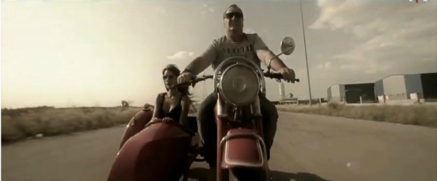 Το νέο video clip του Βασίλη Καρρά! | «Τι να μας πεις»