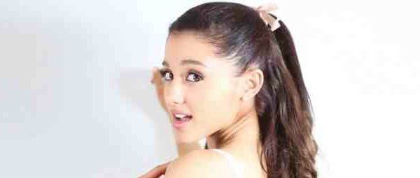 H Ariana Grande παρουσιάζει το “The Way” και το “Baby I” σε acoustic