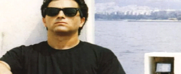 Χρονοντουλαπο : Ο Κώστας Μπίγαλης ερωτεύεται και τραγουδά με φόντο την θάλασσα !!