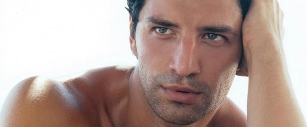 Ο Σάκης Ρουβάς κάνει βουτιά στο μπλε του Αιγαίου! | Βίντεο