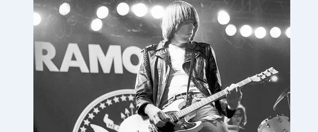 O Johnny Depp βρέθηκε στην εκδήλωση-αφιέρωμα του Johnny Ramone