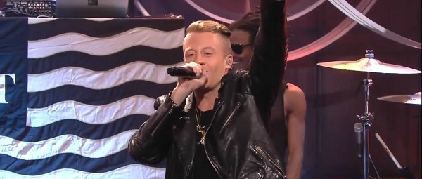 Οι Macklemore και Ryan Lewis παρουσιάζουν live το “White Walls” στην εκπομπή του Jay Leno