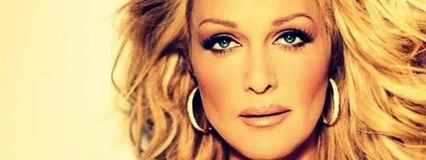 Η Νατάσα Θεοδωρίδου κυκλοφορεί το ολοκαίνουριο single της σε συνεργασία με τον Αντώνη Βαρδή