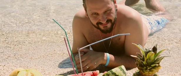 «Τα λάθη τα πάθη και τα γούστα» στο νέο video clip του Νικόλα Αδέσποτου