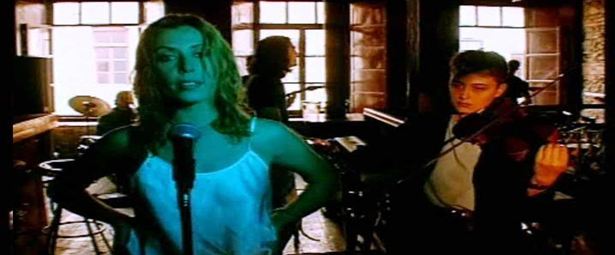 Χρονοντούλαπο: Οι Μπλε σε ένα από τα πρώτα τους videoclip μας λένε «Φοβάμαι»!