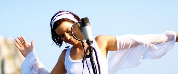 «Πέντε Βήματα» | H Ανδριάνα Μπάμπαλη επιστρέφει ανανεωμένη!