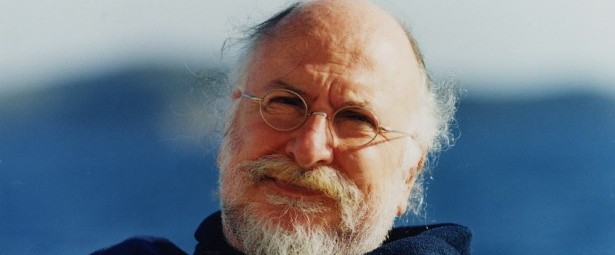 Ο Διονύσης Σαββόπουλος σκηνοθετεί, συνθέτει και παίζει στην κωμωδία του Αριστοφάνη ”Πλούτος”.