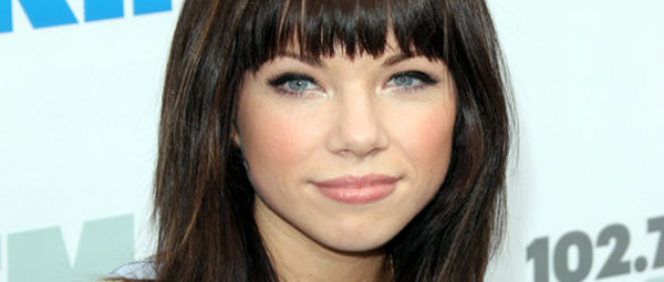 “Ball me maybe”: Η αποτυχημένη μπαλιά της Carly Rae Jepsen