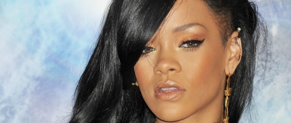 Η Rihanna έβαψε τα μαλλιά της γκρι!