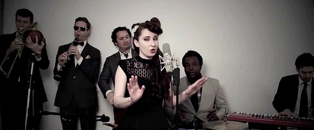Οι Scott Bradlee & Postmodern Jukebox διασκευάζουν το “Call me maybe” με vintage διάθεση!